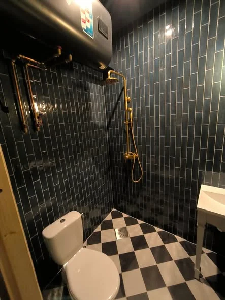 Duširuum ja WC renoveerimine Viljandis – unikaalne tapeediga lahendus